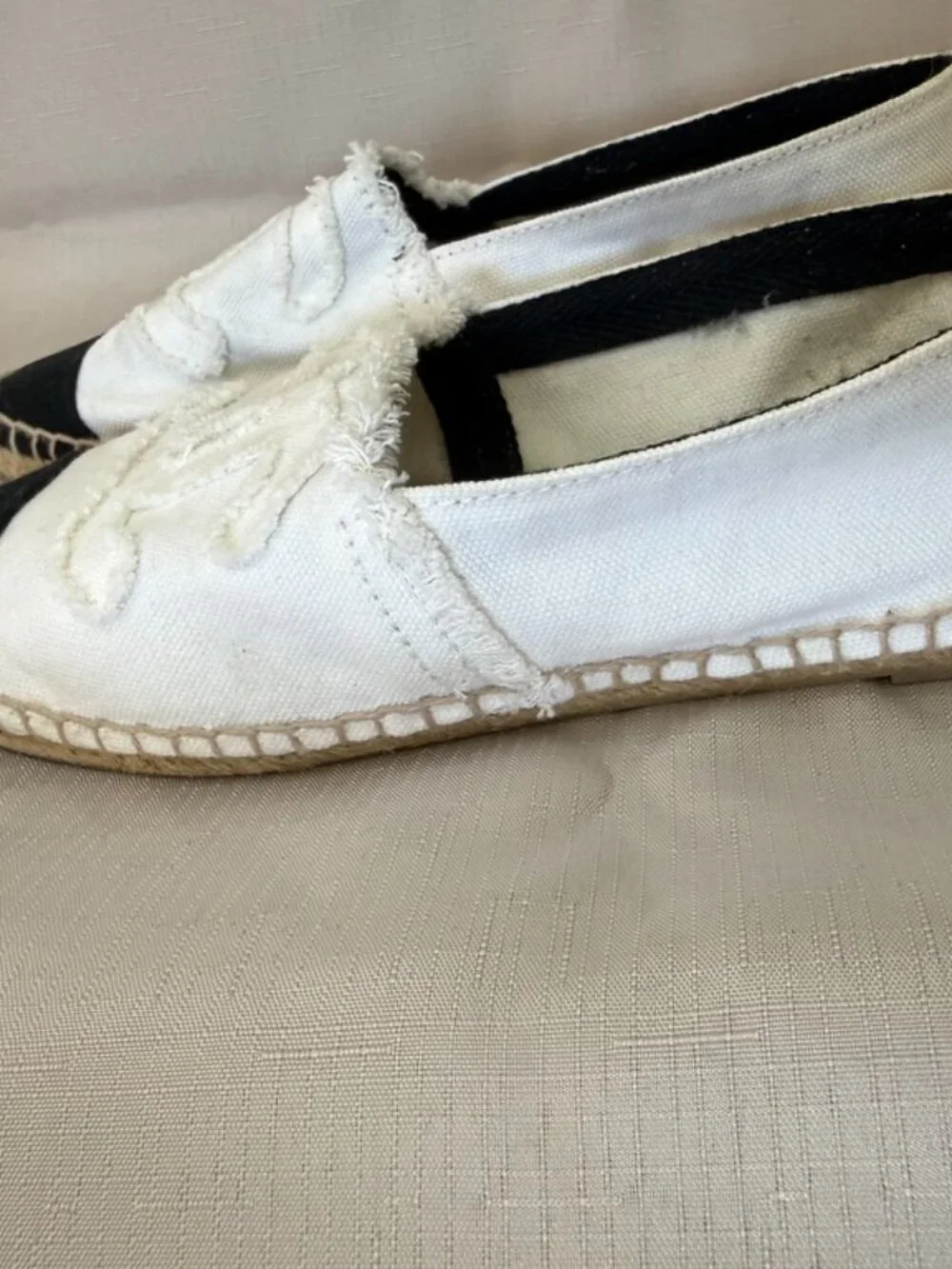 Authentic Chanel CC Canvas Espadrilles White Black Cap Toe Flats 39 11P Spain